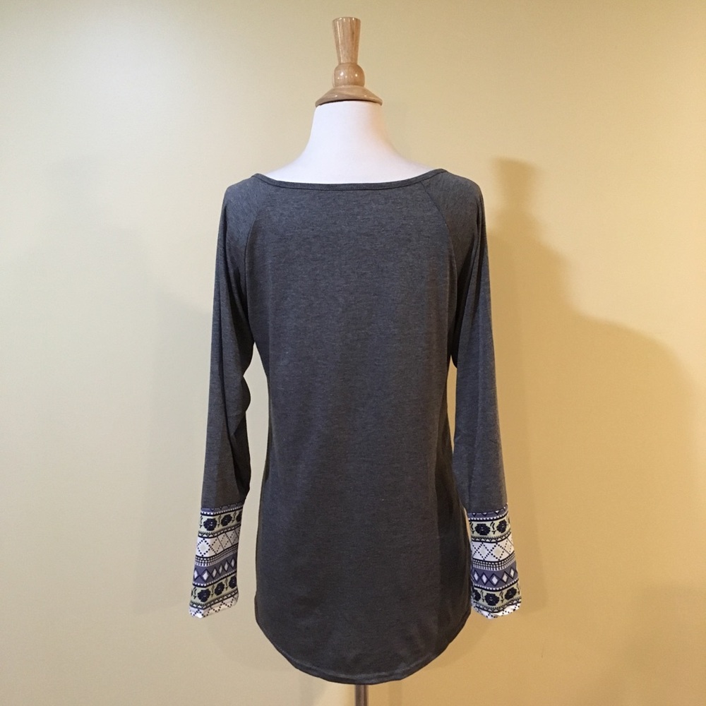 ๐ฅ CLEARANCE Contrast Cuff High Low Button Henley - Picture 7 of 8